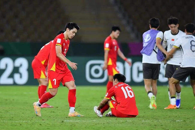 Người chơi đang nhắm bắn vào một con cá boss lớn trong game bắn cá f169.